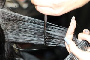 Czym kierować się przy wyborze salonu fryzjerskiego? Salon fryzjerski Warszawa Mokotów
