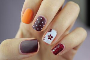 Zadbane dłonie wizytówką kobiety: manicure hybrydowy, pedicure Warszawa Centrum