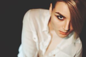 Poprawka makijażu permanentnego brwi. Naturalny makijaż permanentny brwi